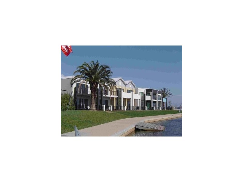 5/2 The Entrance, Pakenham VIC 3810