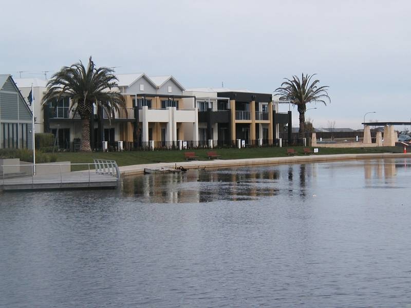 5/2 The Entrance, Pakenham VIC 3810