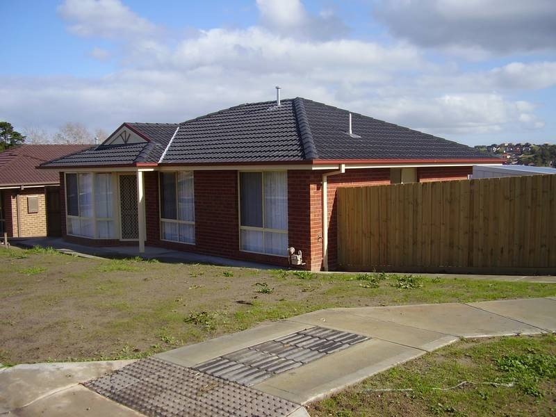 32 Silver Gum Drive, Pakenham VIC 3810