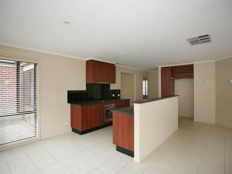 10 Barwon Drive, Pakenham VIC 3810