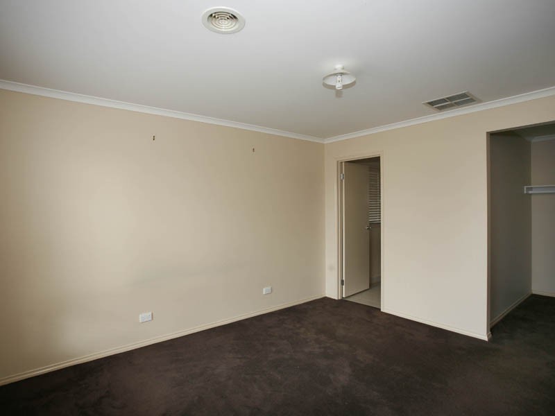 10 Barwon Drive, Pakenham VIC 3810