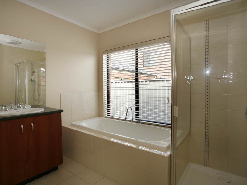 10 Barwon Drive, Pakenham VIC 3810