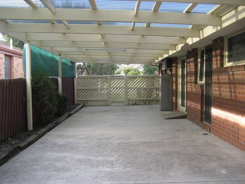 15 Smethurst Avenue, Pakenham VIC 3810