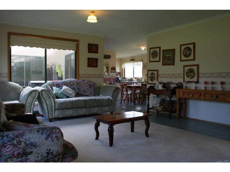 90 Cook Street, Longwarry VIC 3816