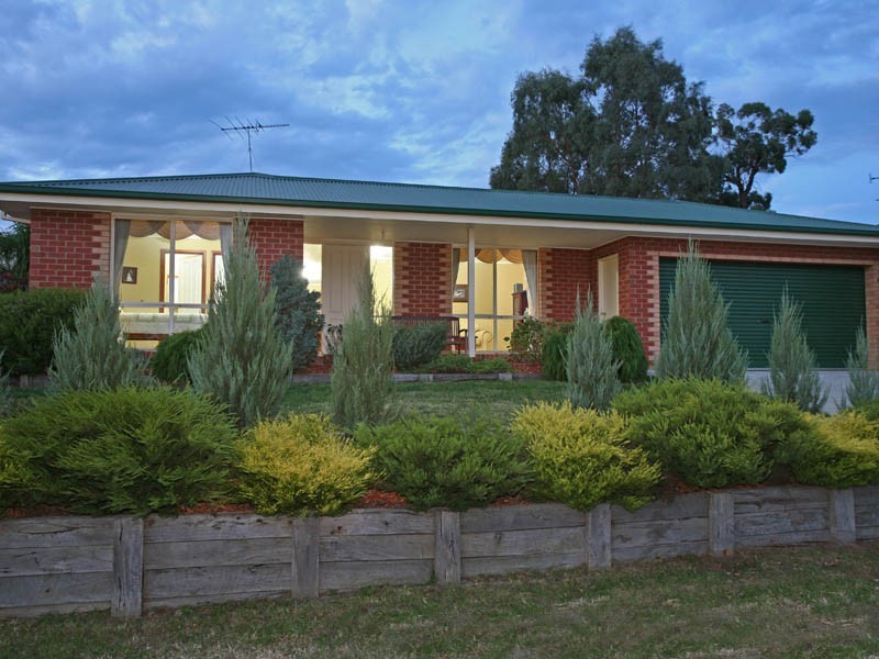 22 Breyleigh Drive, Pakenham VIC 3810