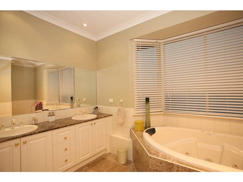 31 Clearwater Drive, Pakenham VIC 3810