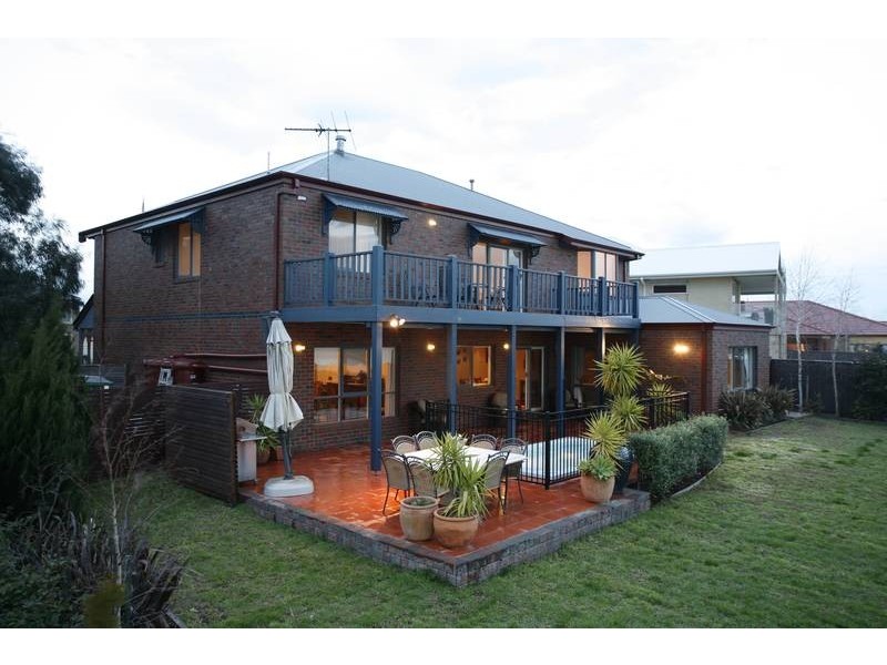 31 Clearwater Drive, Pakenham VIC 3810