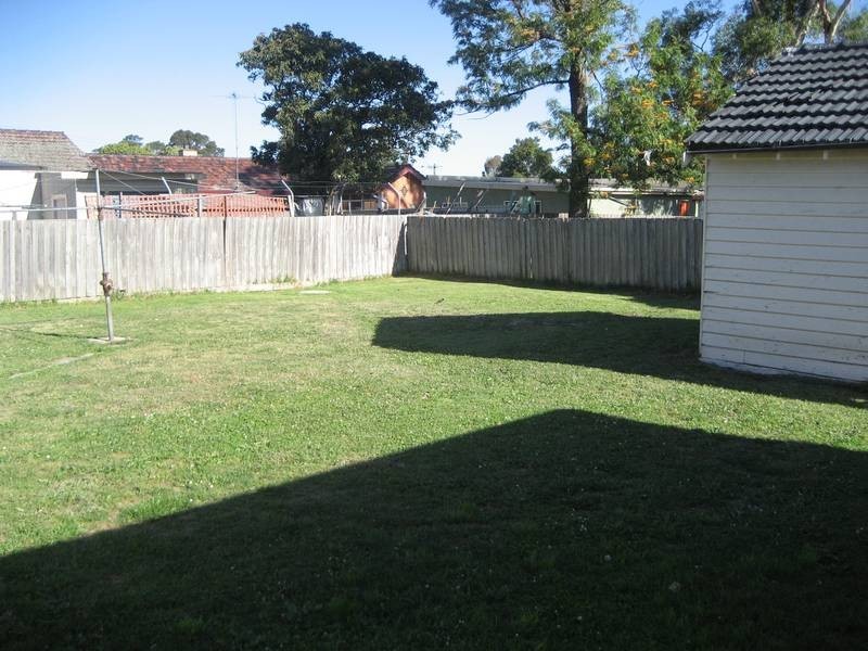 8 James Street, Pakenham VIC 3810