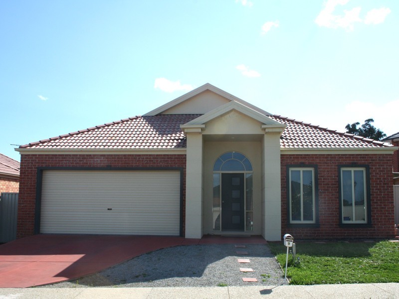 9 Charlotte Pass, Pakenham VIC 3810