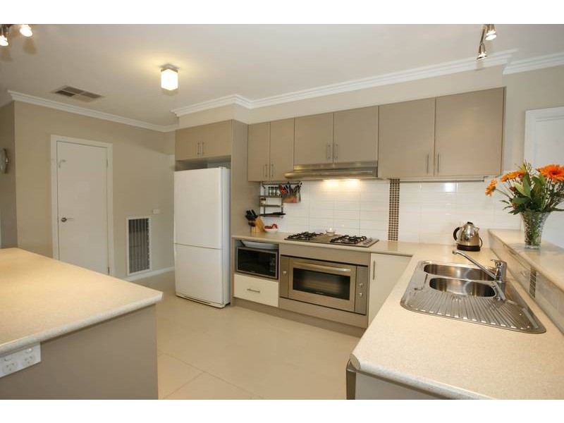 15 Lucerne Circuit, Pakenham VIC 3810