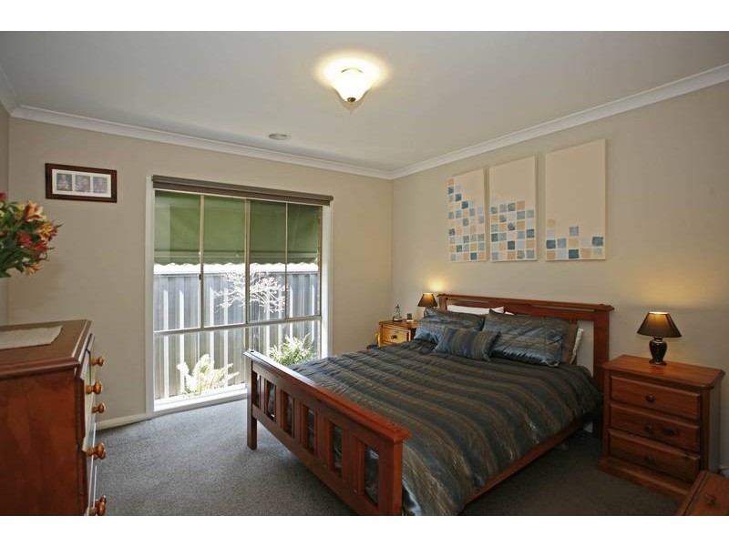 15 Lucerne Circuit, Pakenham VIC 3810