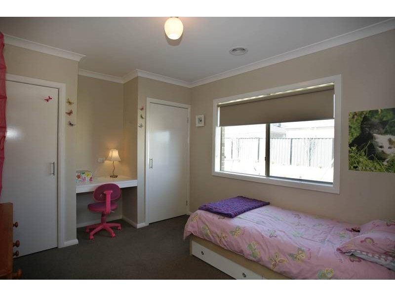 15 Lucerne Circuit, Pakenham VIC 3810