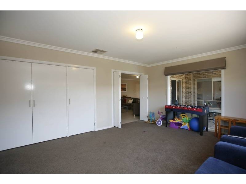 15 Lucerne Circuit, Pakenham VIC 3810