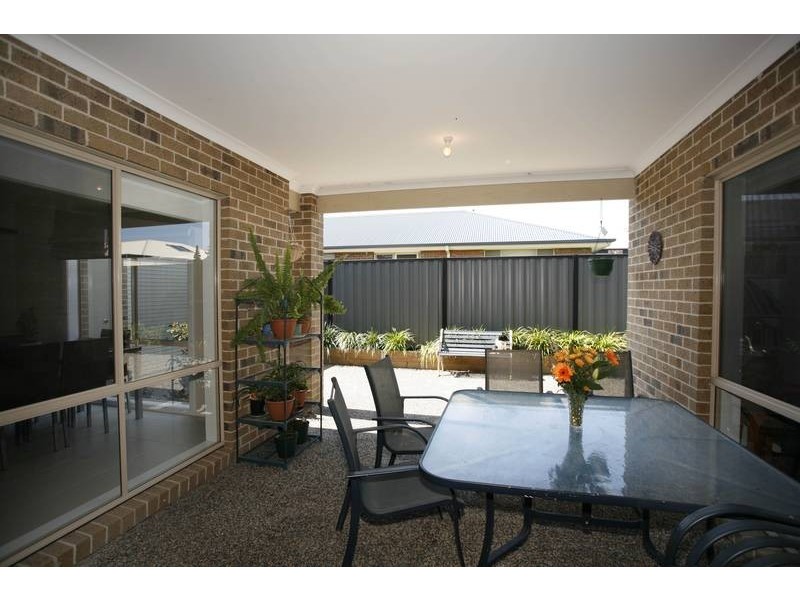 15 Lucerne Circuit, Pakenham VIC 3810