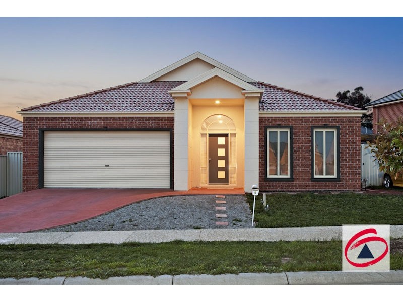 9 Charlotte Pass, Pakenham VIC 3810