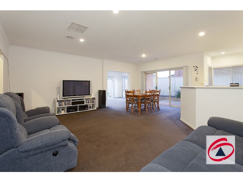 9 Charlotte Pass, Pakenham VIC 3810