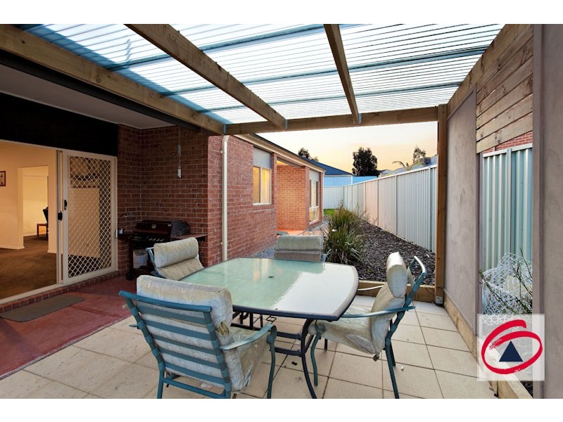 9 Charlotte Pass, Pakenham VIC 3810