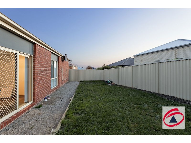 9 Charlotte Pass, Pakenham VIC 3810