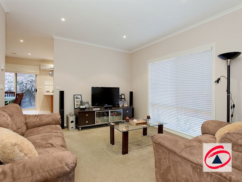3/33 Princes Highway, Pakenham VIC 3810