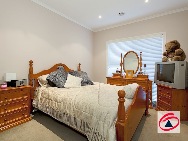 3/33 Princes Highway, Pakenham VIC 3810