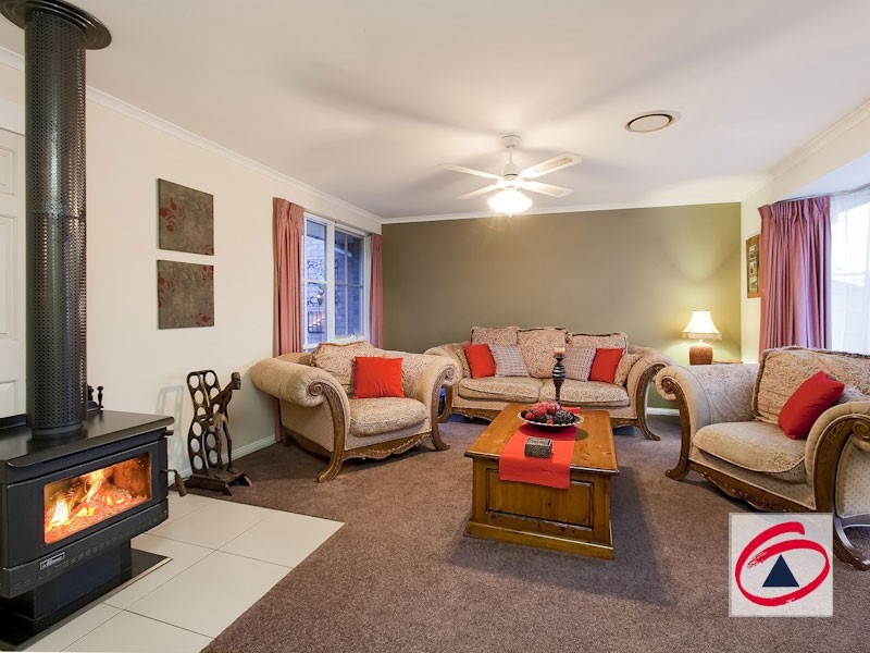 2 Anita Place, Pakenham VIC 3810