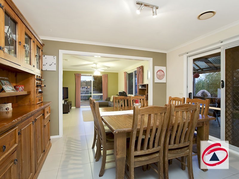 2 Anita Place, Pakenham VIC 3810