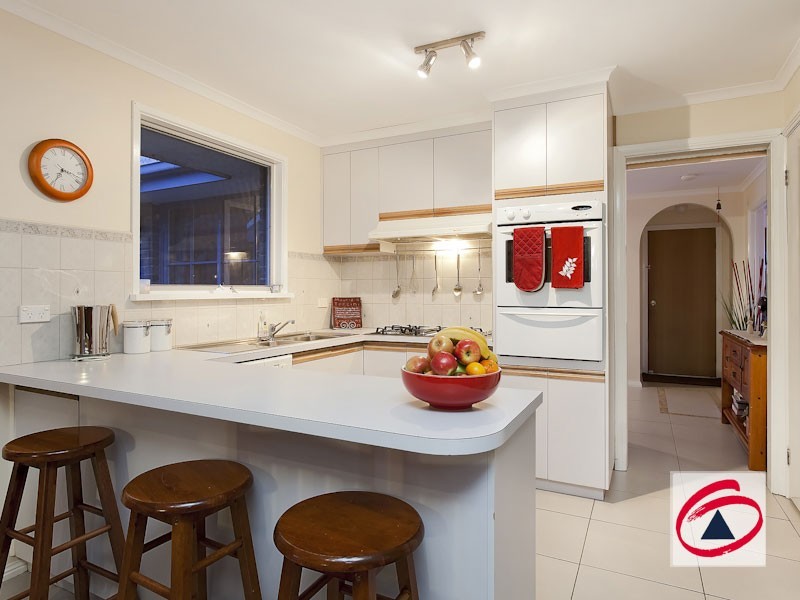 2 Anita Place, Pakenham VIC 3810