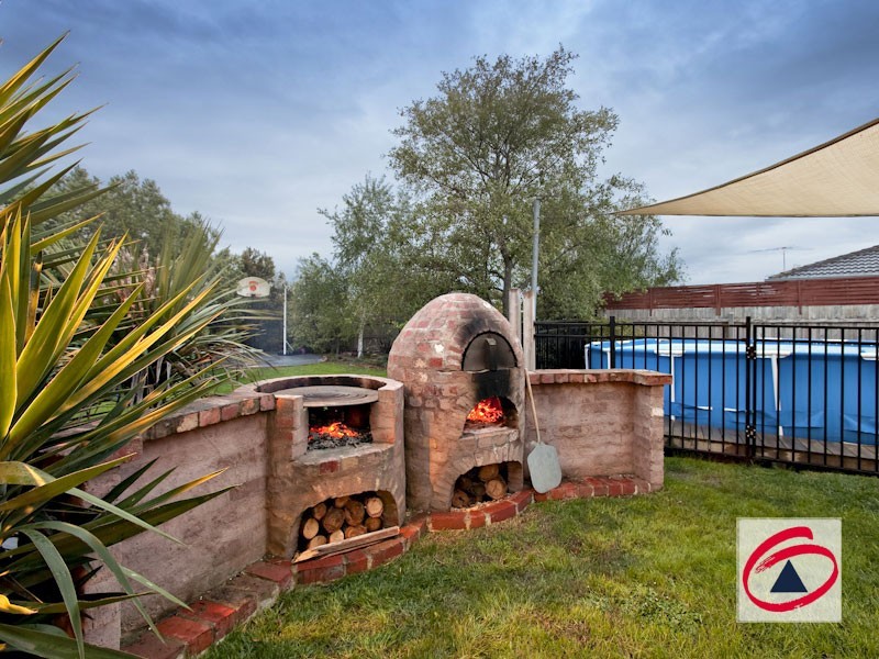 2 Anita Place, Pakenham VIC 3810