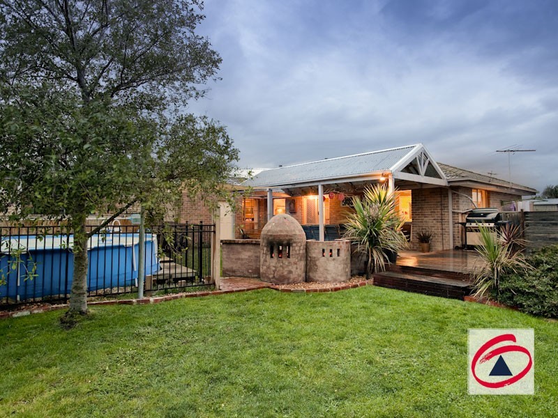 2 Anita Place, Pakenham VIC 3810