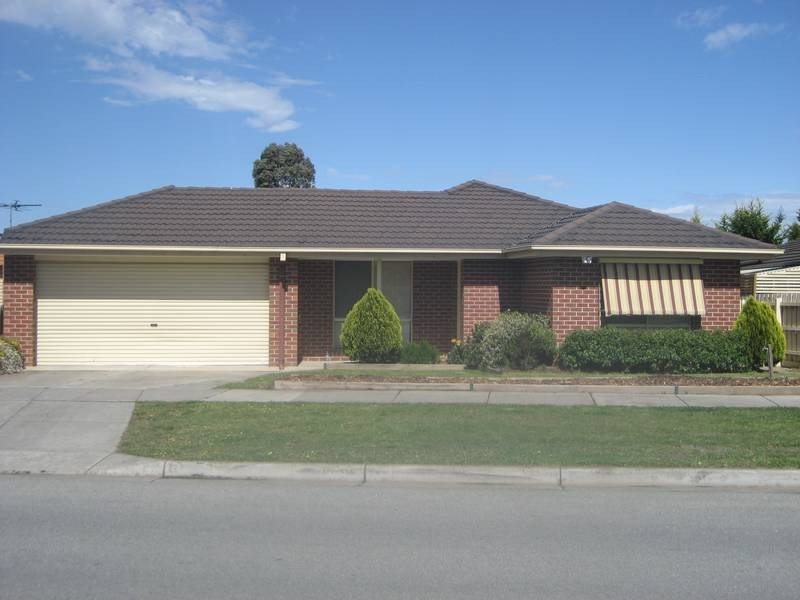 27 Balmoral Way, Pakenham VIC 3810