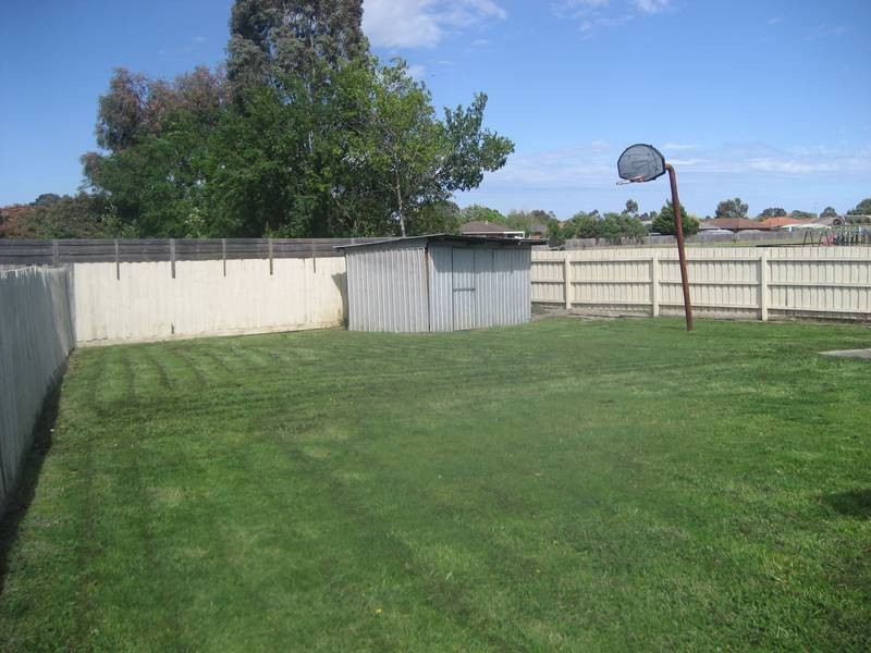 27 Balmoral Way, Pakenham VIC 3810