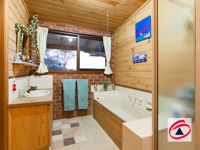 84 Bourkes Creek Road, Pakenham Upper VIC 3810