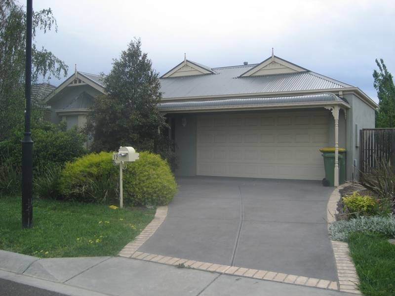 12 Cathedral Close, Pakenham VIC 3810