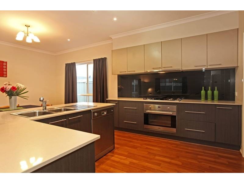 42 Clearwater Drive, Pakenham VIC 3810