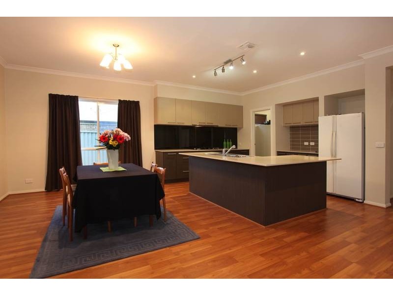 42 Clearwater Drive, Pakenham VIC 3810
