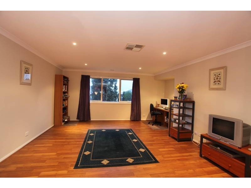 42 Clearwater Drive, Pakenham VIC 3810