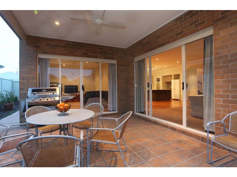 42 Clearwater Drive, Pakenham VIC 3810
