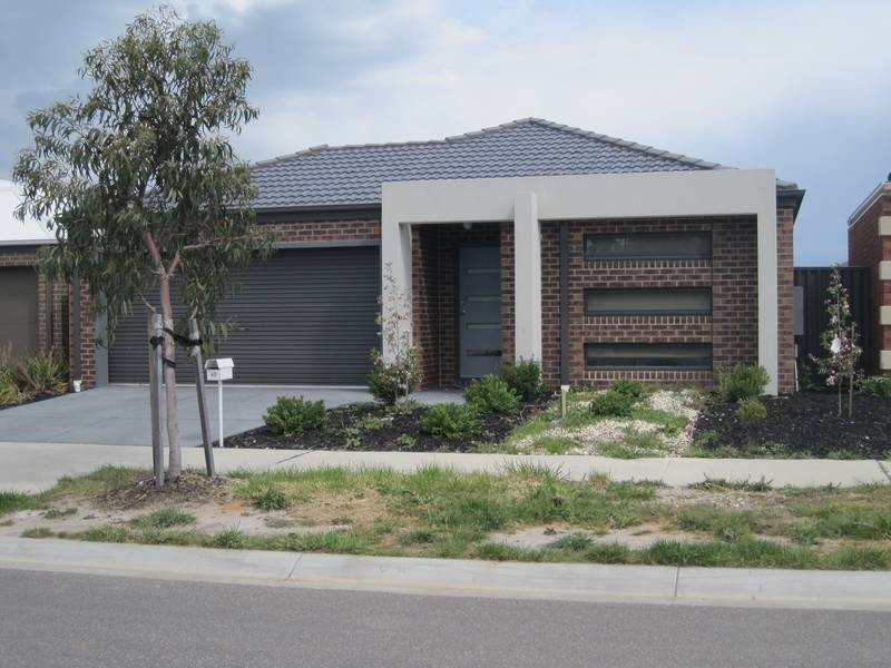 40 Pomegranate Way, Pakenham VIC 3810
