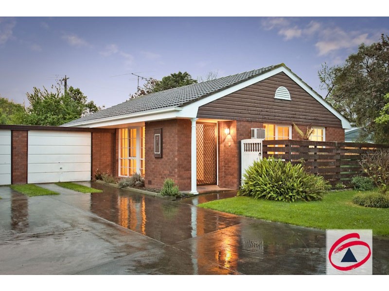 2/24 Henry Street, Pakenham VIC 3810