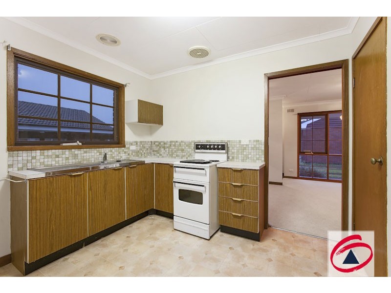 2/24 Henry Street, Pakenham VIC 3810