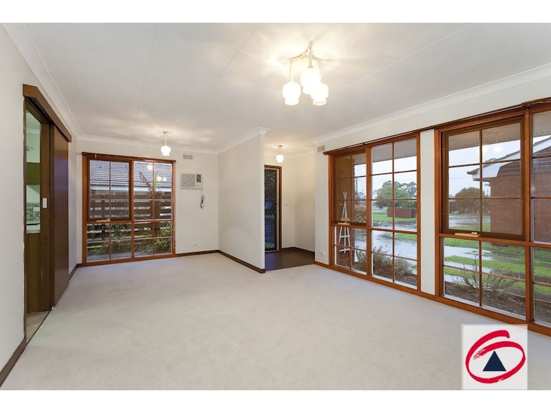 2/24 Henry Street, Pakenham VIC 3810