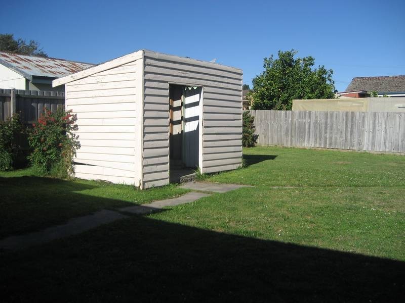 8 James Street, Pakenham VIC 3810
