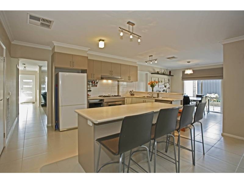 15 Lucerne Circuit, Pakenham VIC 3810