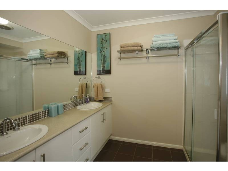 15 Lucerne Circuit, Pakenham VIC 3810