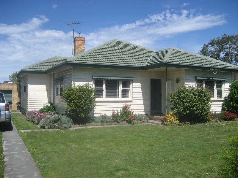 4 Henty Street, Pakenham VIC 3810