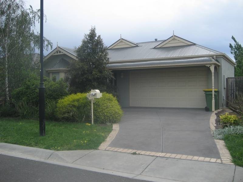 12 Cathedral Close, Pakenham VIC 3810