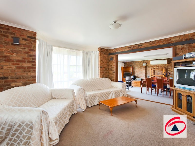 10 Broadbent Way, Pakenham VIC 3810