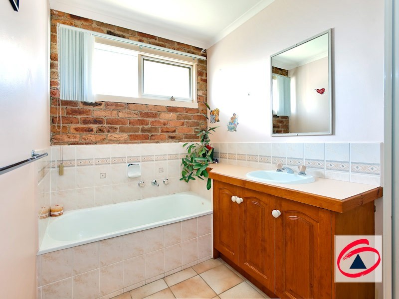 10 Broadbent Way, Pakenham VIC 3810