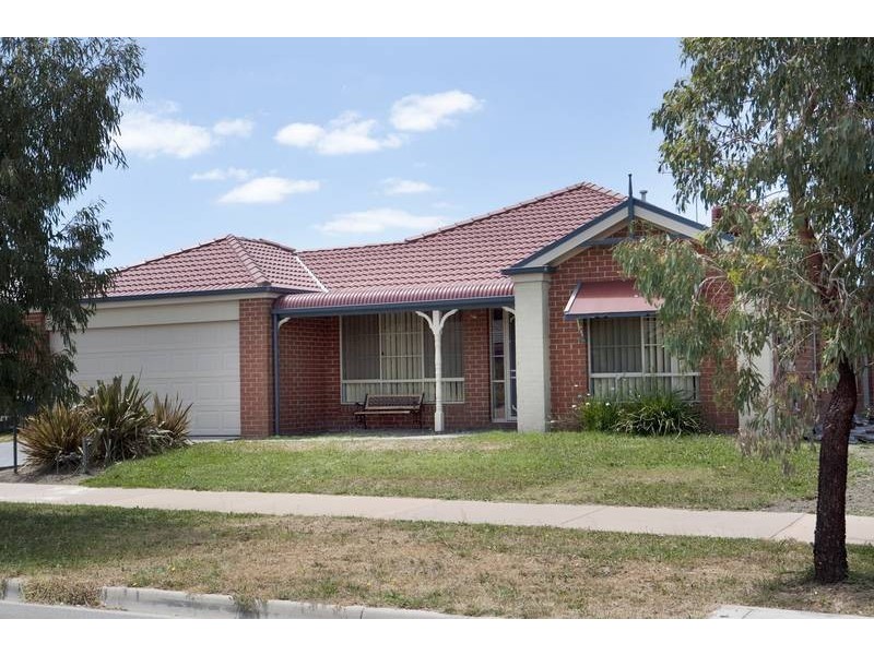 17 Blackwood Drive, Pakenham VIC 3810