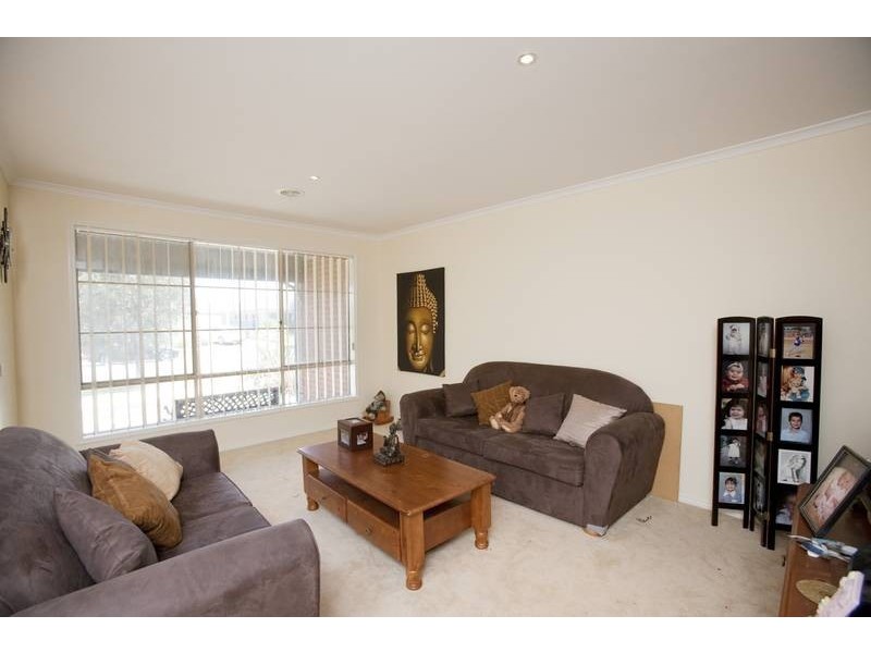 17 Blackwood Drive, Pakenham VIC 3810